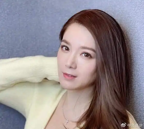 前tvb女星苟芸慧瘦身成功,晒靓照锁骨抢镜,曾与郭富城传绯闻