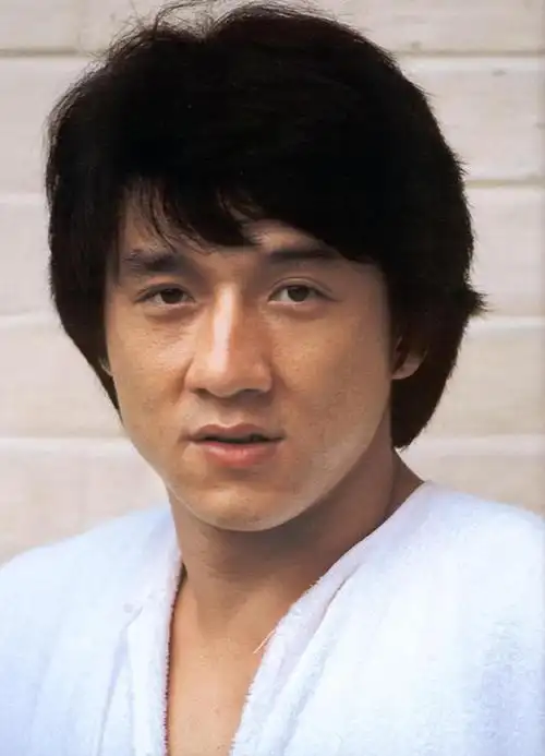 而其中,更有无数人纷纷表示不愿将成龙与照片中的人画上等号.可以说