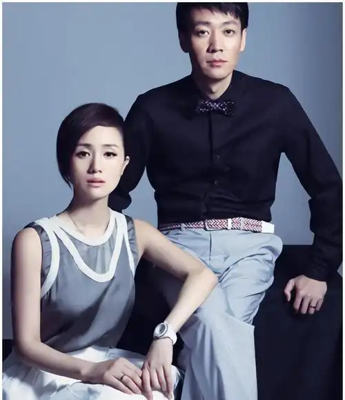 辛柏青一家4口在澳洲被偶遇,妻子朱媛媛骨相绝佳,49岁仍漂亮