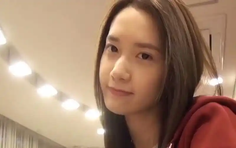 少女时代林允儿素颜出镜自拍还是一脸的清纯状态超好