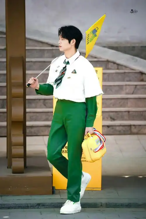 所有人都穿白裤子不告诉魏大勋##魏大勋奔跑吧