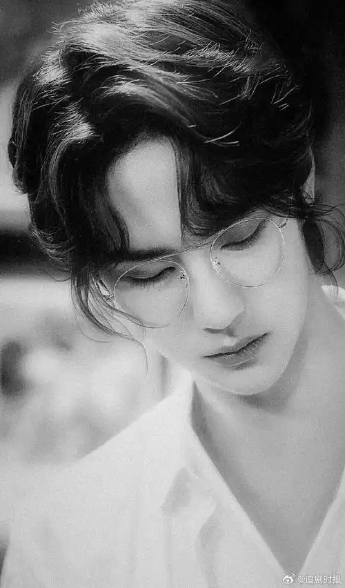 王一博黑框眼镜杀