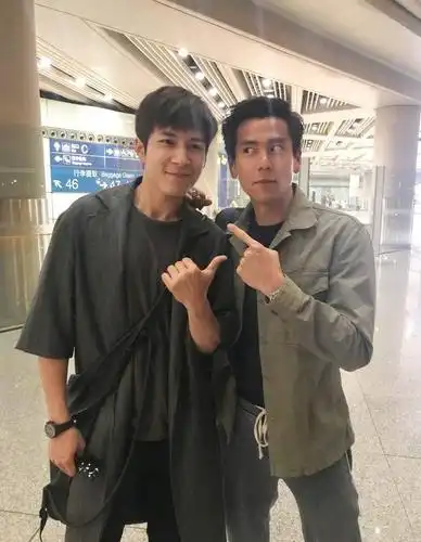 据说韩东君成为运动达人,与他在健身路上的精神导师彭于晏有很大关系