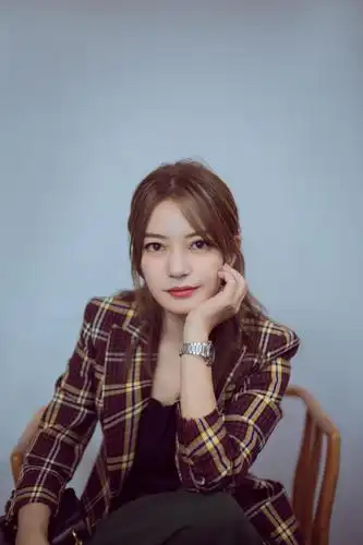 女人过了40岁不知道怎么穿,赵薇的穿搭风格竟能让人如此喜欢