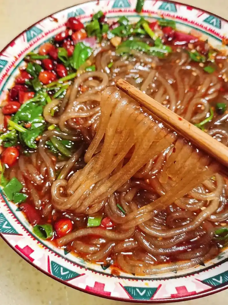 酸辣粉这样做好吃到停不下来.