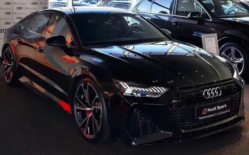 奥迪rs7黑武士