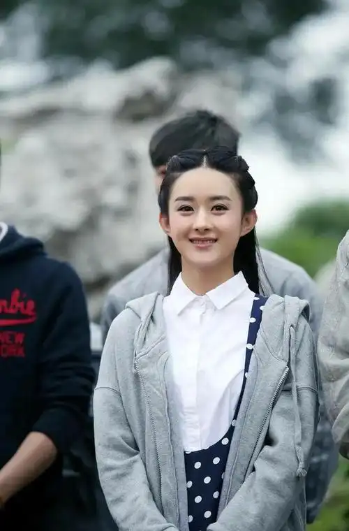 1987年10月16日,赵丽颖出生于河北廊坊市一个普通的农民家庭.