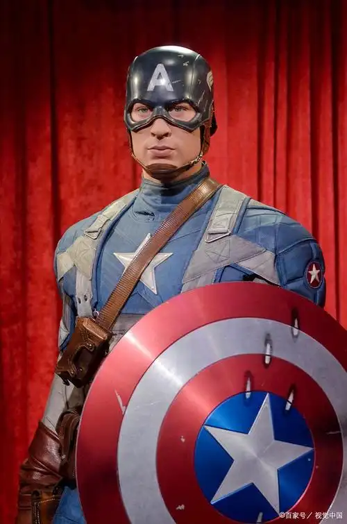 一直以单身汉形象出现的初代"复仇者联盟"成员——美国队长,克里斯