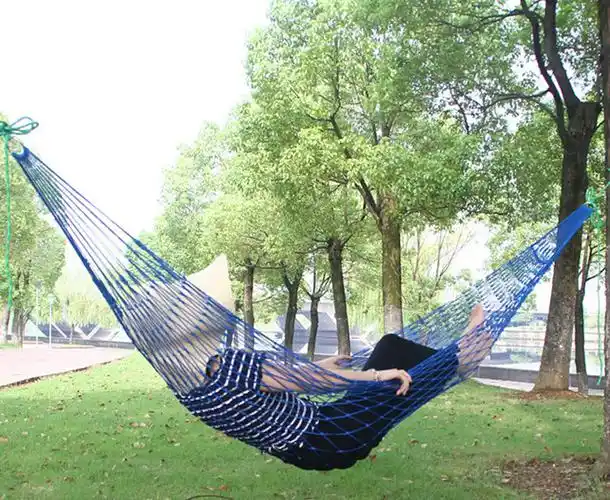 床体的网面采用尼龙绳制作,不仅保证网布的结实性,同时也使吊床携带