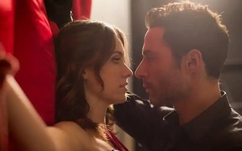 几分钟看完大尺度美剧《欲奴》精彩戏份,刷新你的新世界