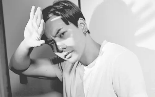 陈伟霆时尚黑白写真图片桌面壁纸