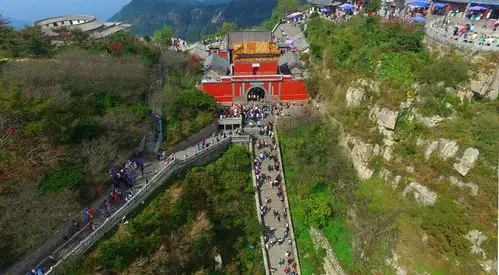 写美篇             ————南 天 门————         泰山南天门又