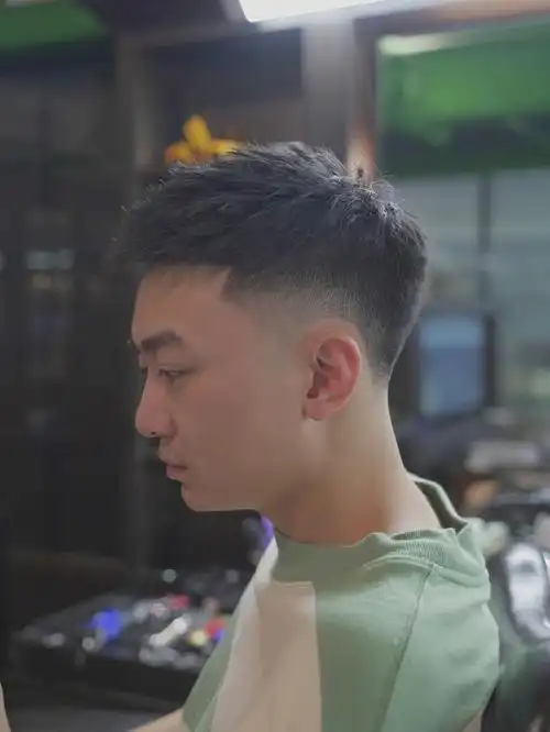 绵阳razor剃刀男士理发馆