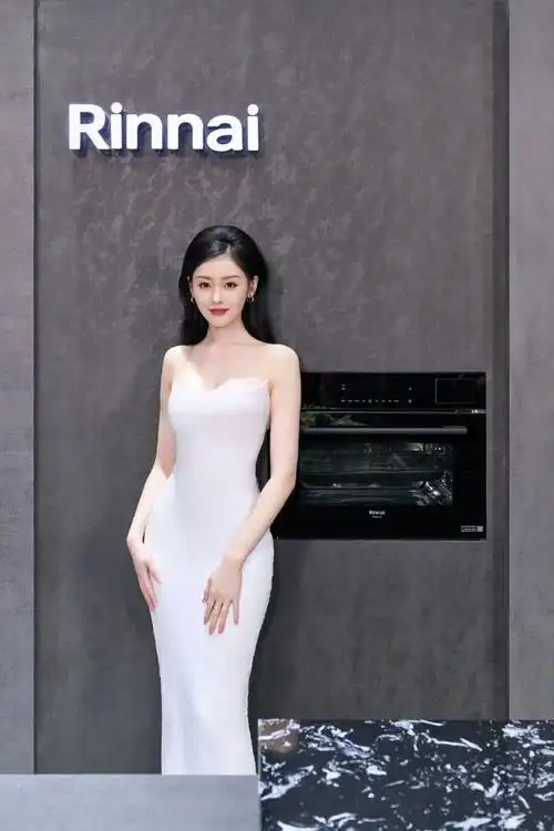 又被张天爱惊艳了葫芦身材前凸后翘后背露出一块白到发光