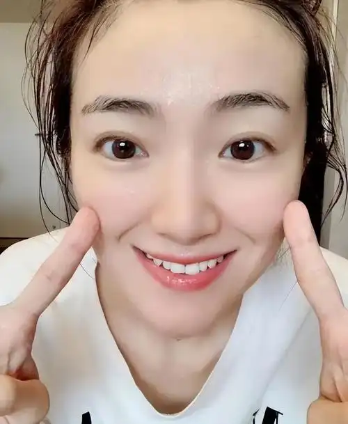 教你4种"洗脸"的正确方式,不仅皮肤更光滑,连黑头痘痘也变少