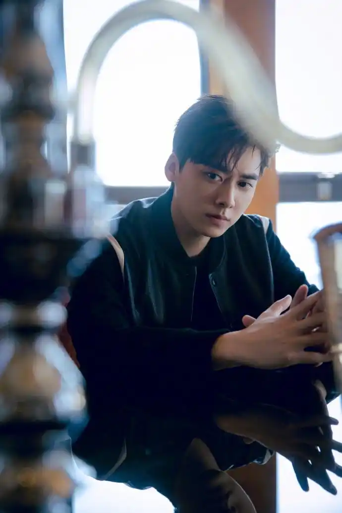 [消息]李易峰今日现身合肥出席品牌活动 酷帅造型尽显成熟男性魅力!