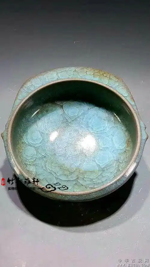 官窑冰裂纹折沿盘