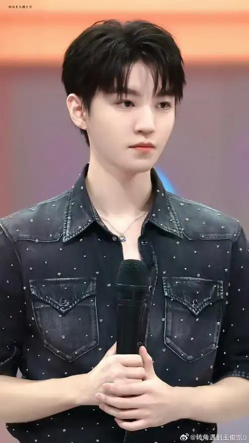 王俊凯超话啊啊啊 王俊凯的颜杀我是可爱的猫猫一只#王俊凯新歌信仰