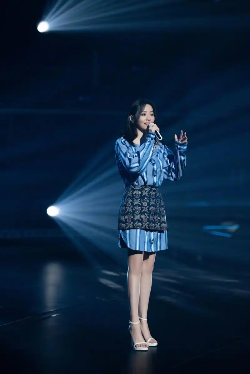 张靓颖  美腿玉足合集