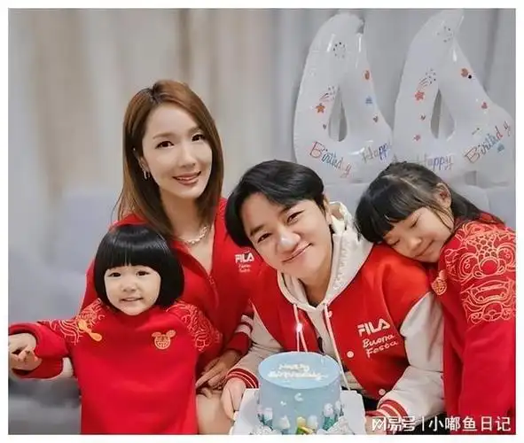 而说到家庭,王祖蓝与妻子李亚男的二胎女儿更是给这个家庭带来了无尽