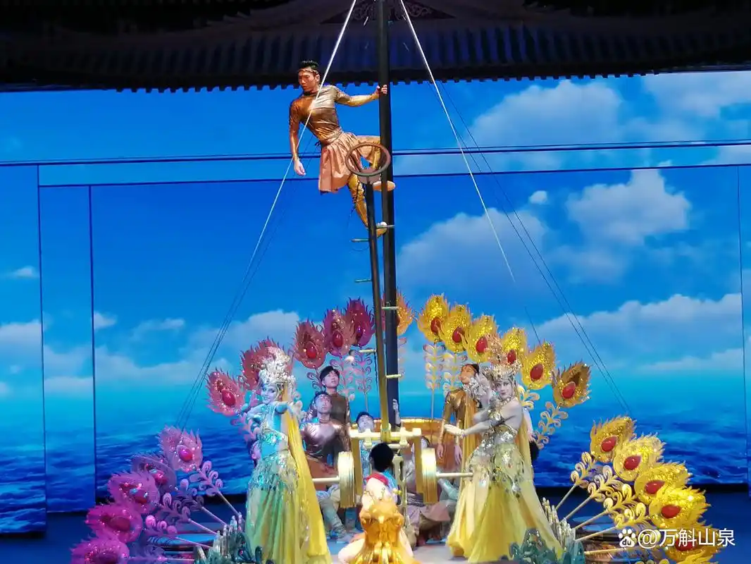 西安大唐芙蓉园凤鸣九天剧院演出的《梦回大唐》剧照