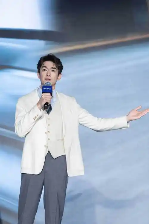 更新之选 更加荣耀##林更新任东风风神皓瀚代言人##林更新荣耀之选