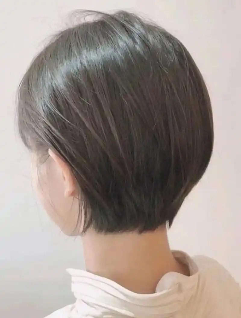 酷感短发 冷茶色.女生短发,这几年最流行的发型,短发发 型依 - 抖音