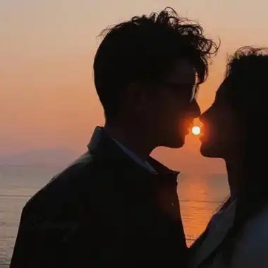 秀恩爱情头真人接吻 高清唯美的超甜秀恩爱情头真人图片_情侣头像_美