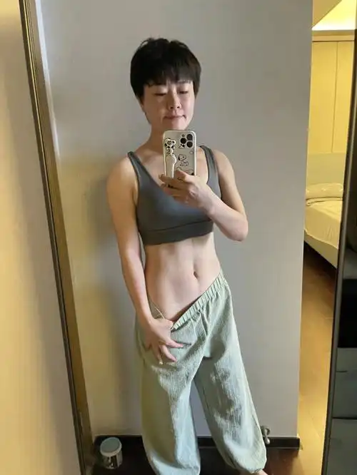 谁说产后妈妈不能有清晰马甲线无p高清图