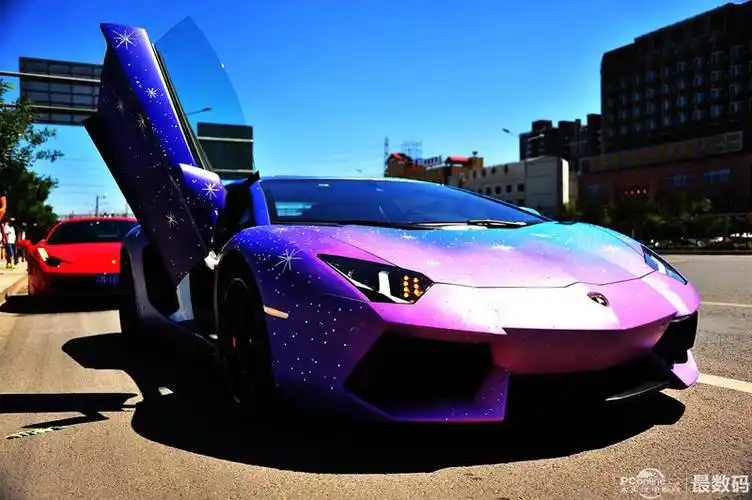 经过一周的折腾,帝都首辆星空紫的兰博基尼lp700-4终于亮相了!
