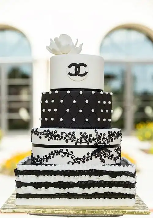 优雅高贵的香奈儿风婚礼蛋糕