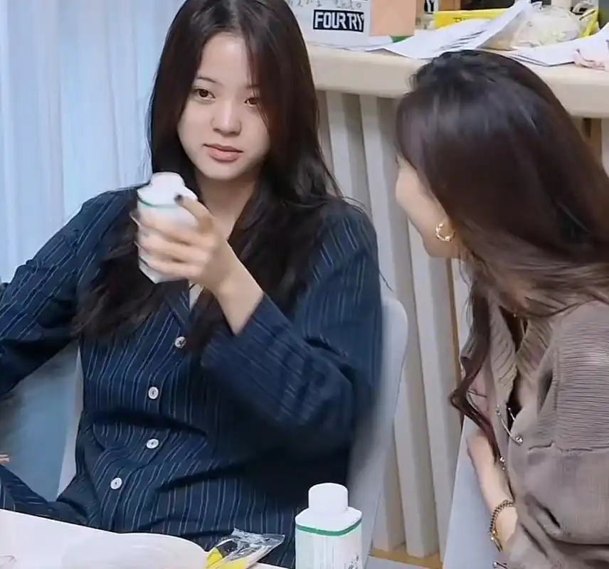 直击范丞丞 欧阳娜娜 素颜[可怜]不得不说 两人的皮肤状态也太好了吧