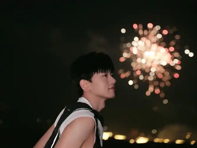 昨晚西海岸金沙滩的音乐party,7首歌曲嗨唱,你被点燃了吗!@张杰