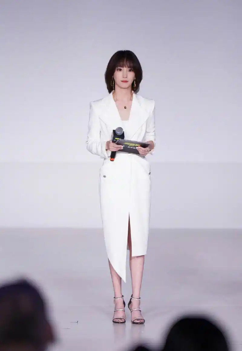 吴京妻子谢楠终于留长发了,真的好美!好温柔!