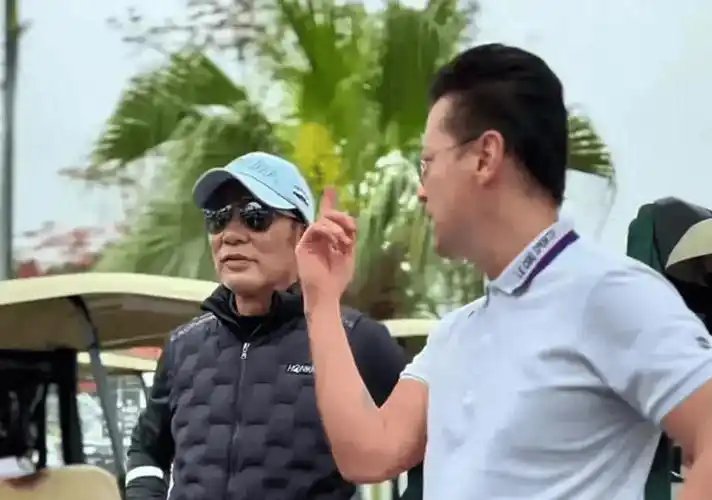 任达华,王敏德现身澳门,前者老态尽显,后者依旧帅气_保养_状态_身高