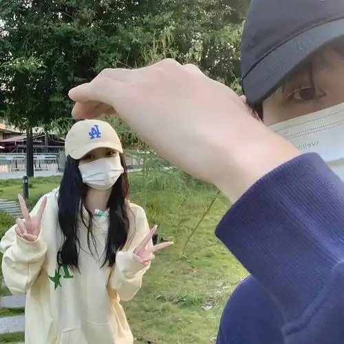 真人情侣头像图片两张,爱心比心我爱你人尽皆知