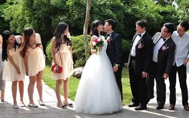 大哥结婚父母让我给10万,老婆不同意,听到父母对话我给20万|新婚|张磊