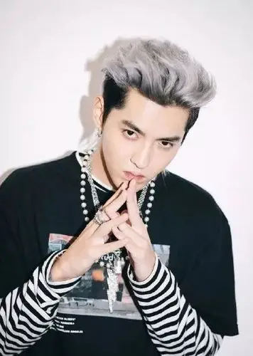 吴亦凡都爱的非主流!鲻鱼头要流行一整年?