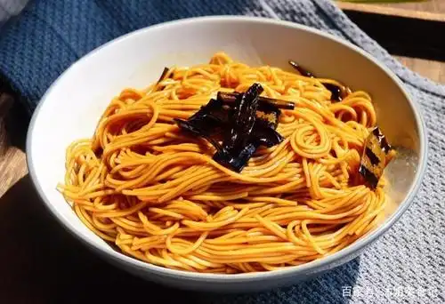 老上海葱油拌面这样做,连吃三碗都不够,葱香浓郁,还可清凉解暑