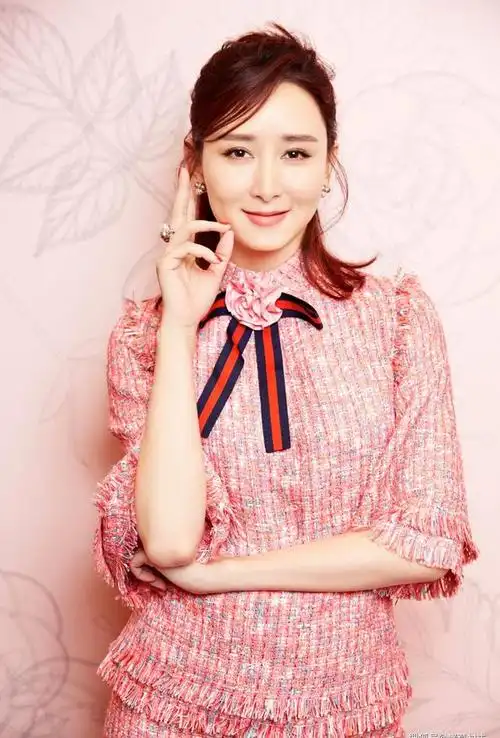 胡静:不只是颜值与身材,更是独特魅力的代表在娱乐圈中,有这样一位