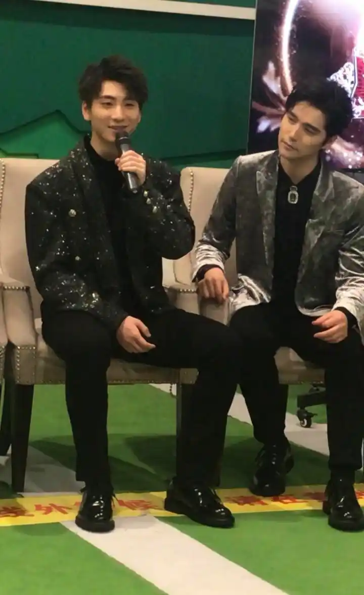 "歌王冲刺夜"帮唱嘉宾亮相,吴青峰陈粒后台采访说相声