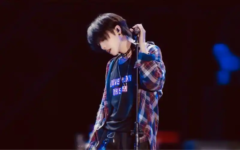 【华晨宇】【神仙音质】成都bbf音乐节饭拍,戴上耳机和我一起颅内蹦迪