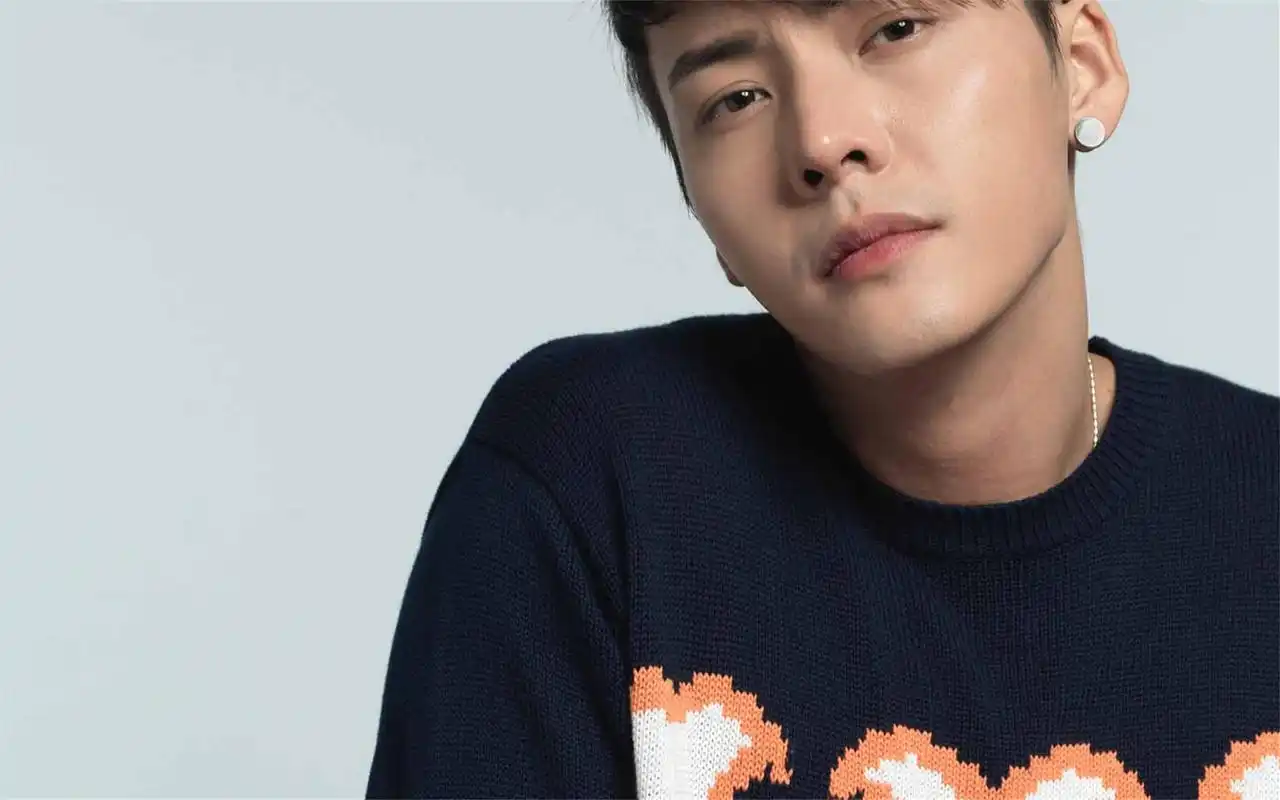 国民小鲜肉陈伟霆帅气型男简约写真桌面壁纸第三辑高清大图预览1920