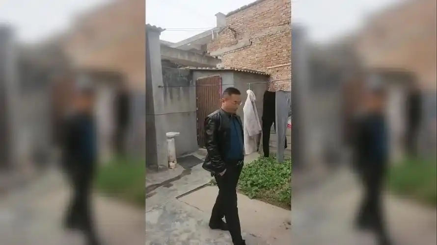 女儿被丈夫骂回娘家,亲妈直接上女婿家赖着不走了,亲妈真霸气