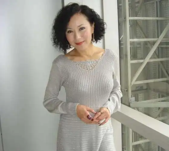 两次出演神雕侠侣55岁被36岁富少追求至今单身丰韵犹在