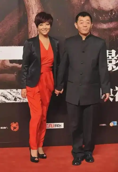 今天才知道原来江珊现任老公是演员田小洁两个人很般配