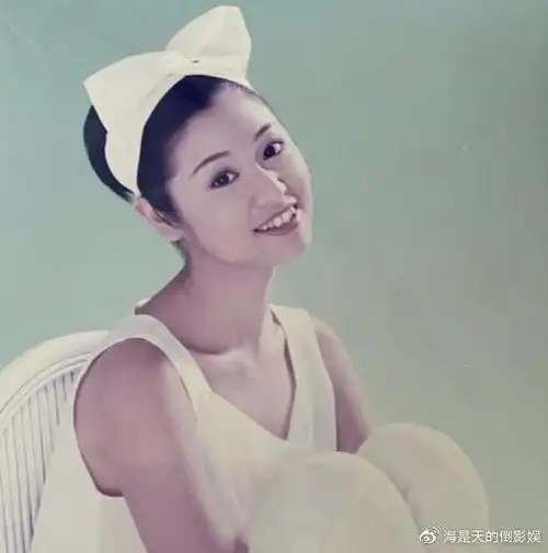 林心如17岁旧照被公开满脸青涩自带美颜不愧是带烟火气的仙女