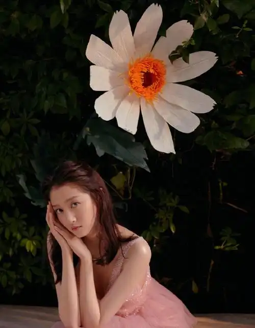 关晓彤时尚大片曝光,身穿花粉蛋糕裙仙气十足_高清图集_新浪网