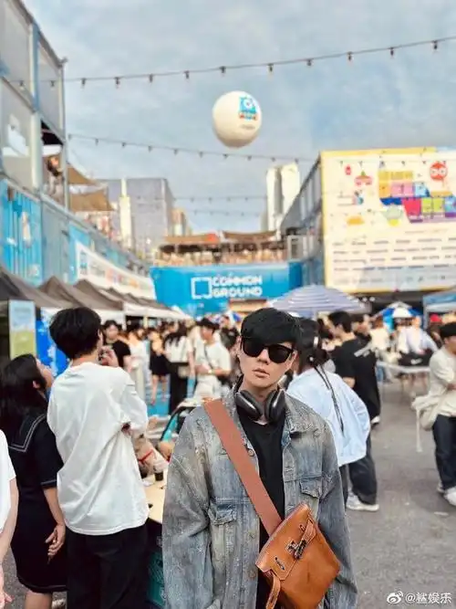 林俊杰首尔随拍##林俊杰首尔游客照#喜欢看旅行小林的旅行日常!