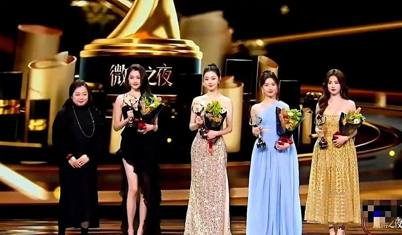 宋轶和关晓彤身高都很高,合影效果真的很好!